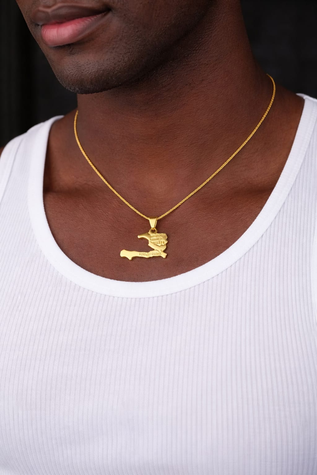 Collier carte d’Haïti – Élégance & identité
