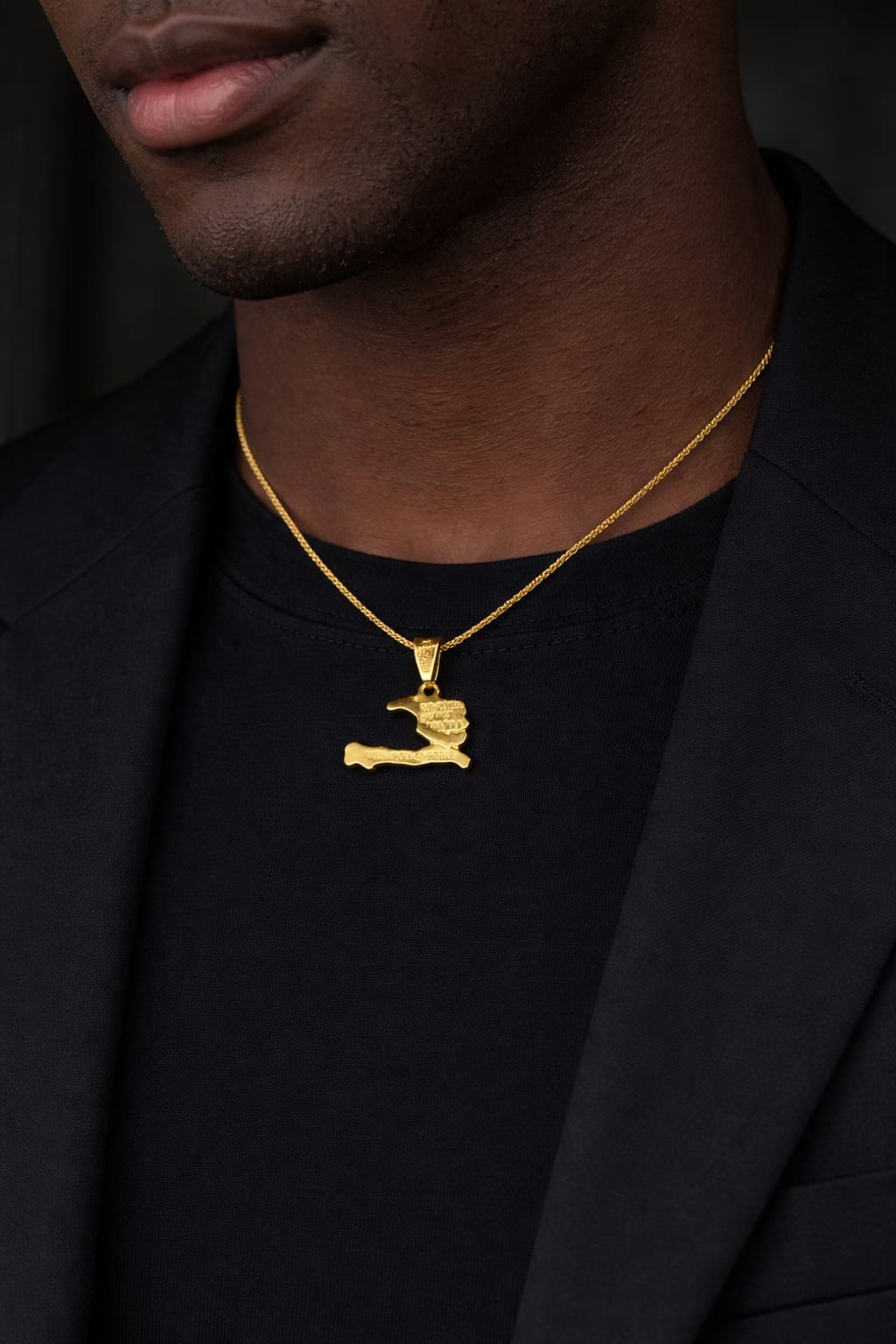 Collier carte d’Haïti – Élégance & identité